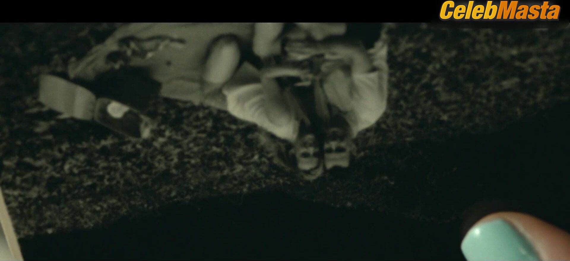 Riley Keough Tits, Underwear Scene From The Devil All The - Photo 2 of 5