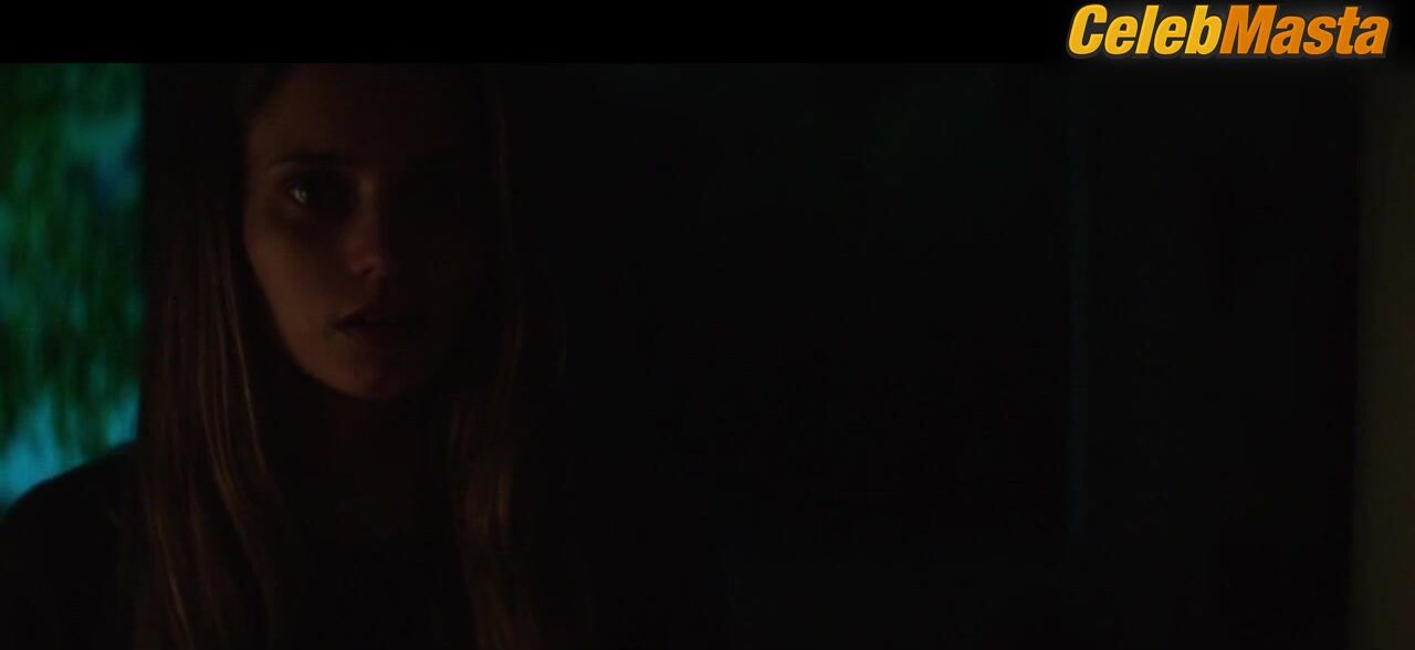 Abbey Lee Riley Keough And Tits, Underwear Scene From - Photo 2 of 5