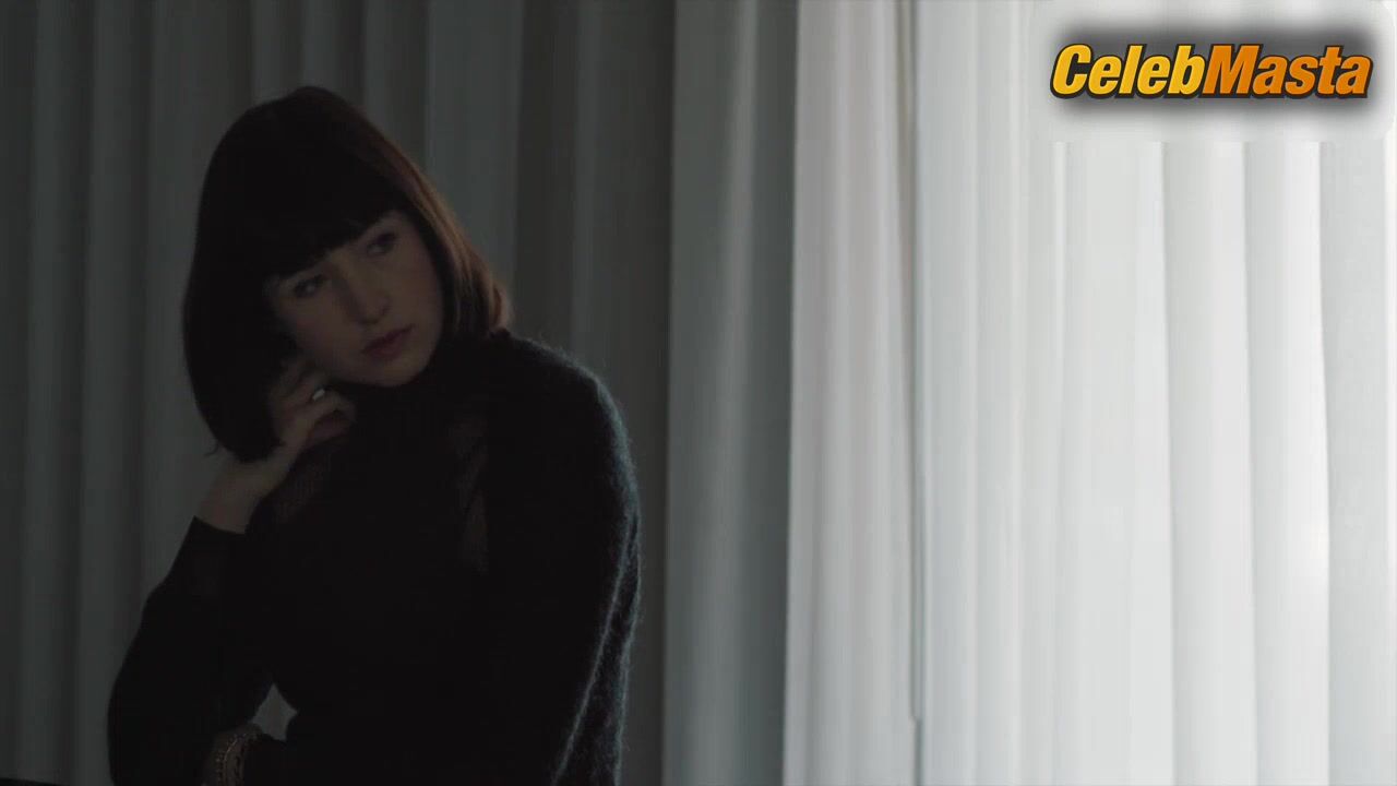 Riley Keough Flaunts Sexy Scene In The Girlfriend - Photo 1 of 5 photo 5
