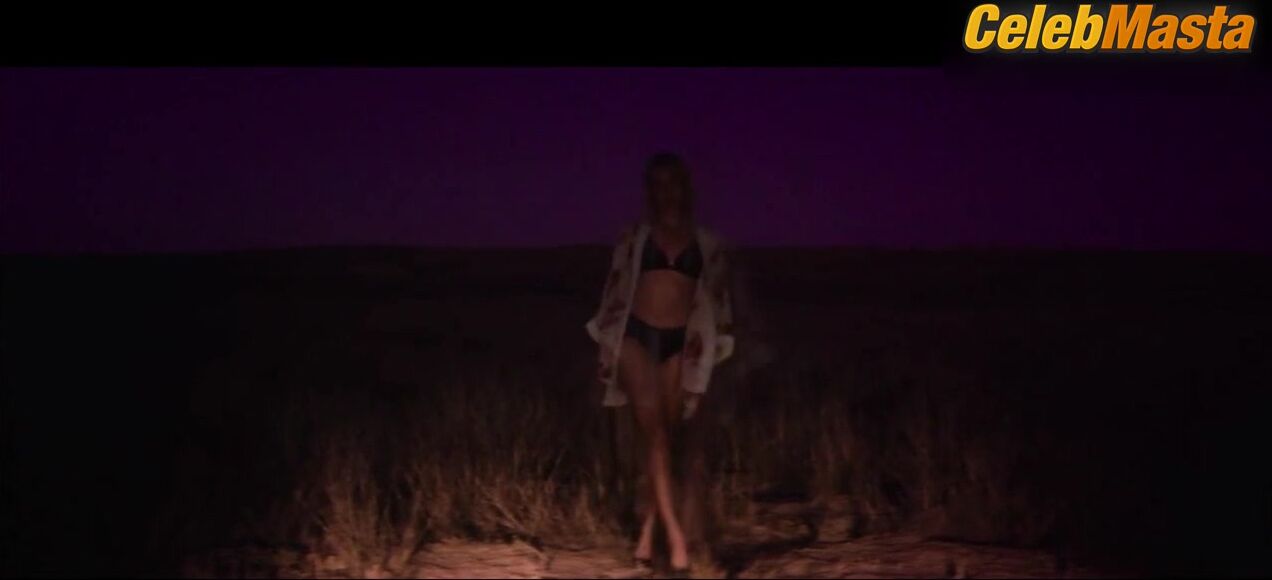 Jena Malone Underwear Scene In Bottom Of The World Movie - Photo 1 of 5