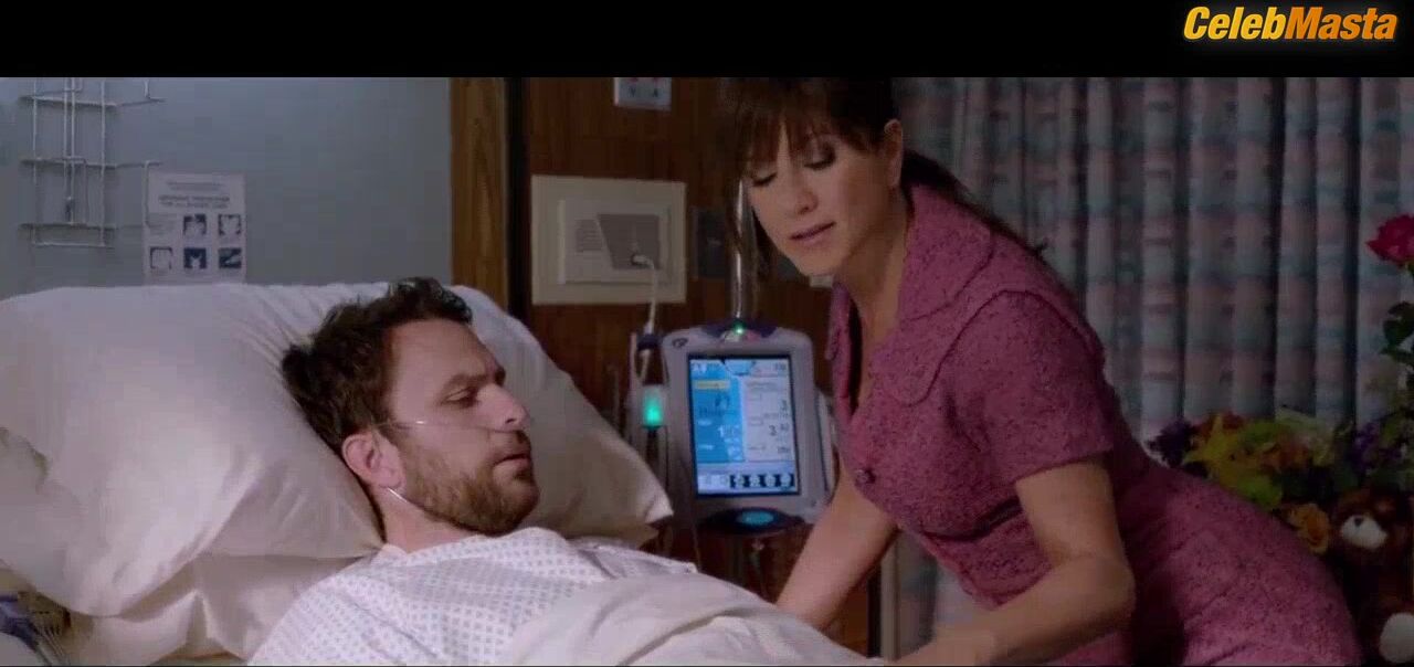 Jennifer Aniston Tits And Underwear Scene From Horrible - Photo 1 of 5 photo 5