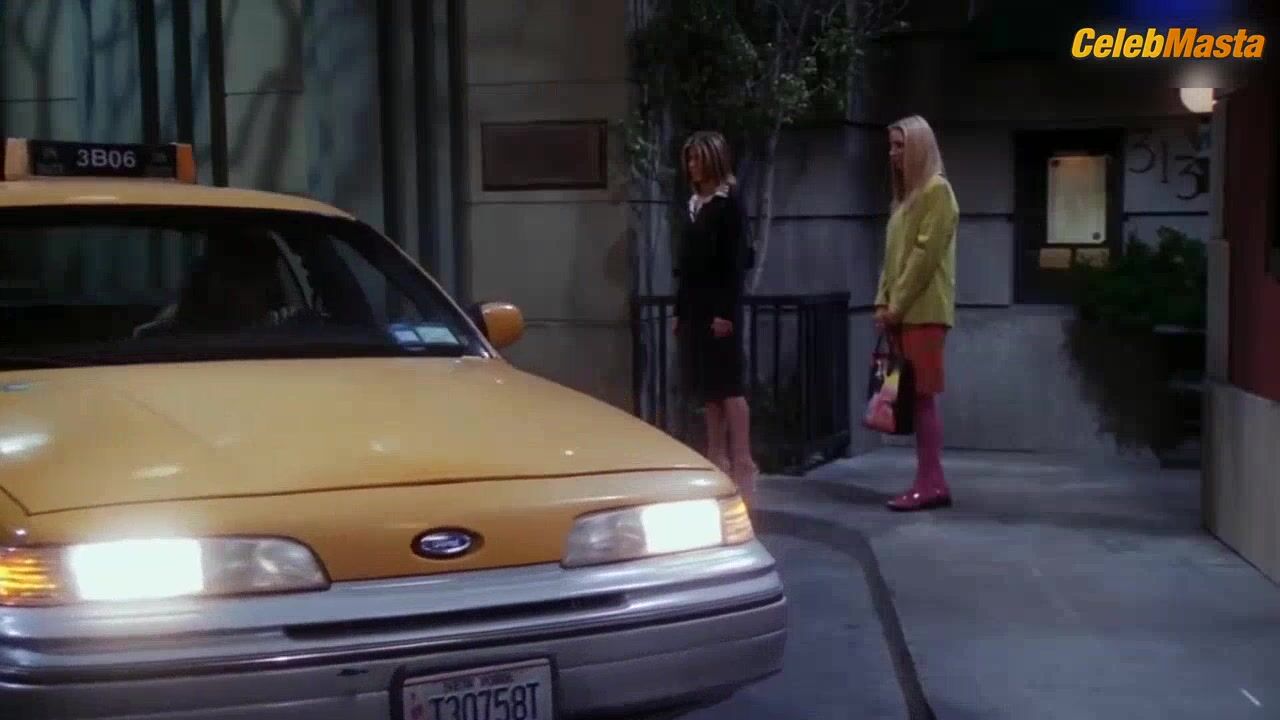 Jennifer Aniston Lisa Kudrow And ’s Lesbian Scene In - Photo 1 of 5