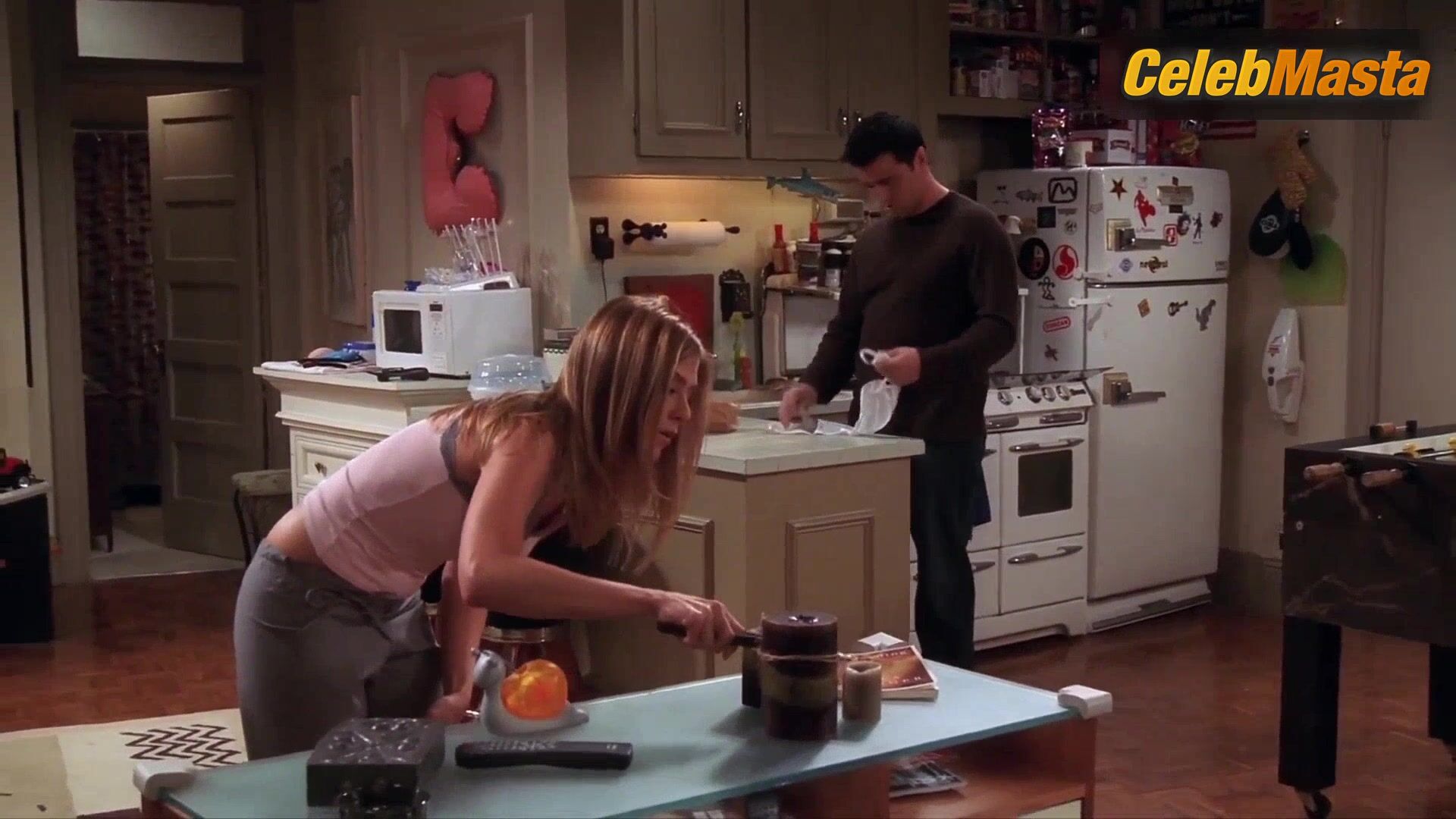 Jennifer Aniston Sexy Scene From Friends - Photo 3 of 5 photo 2