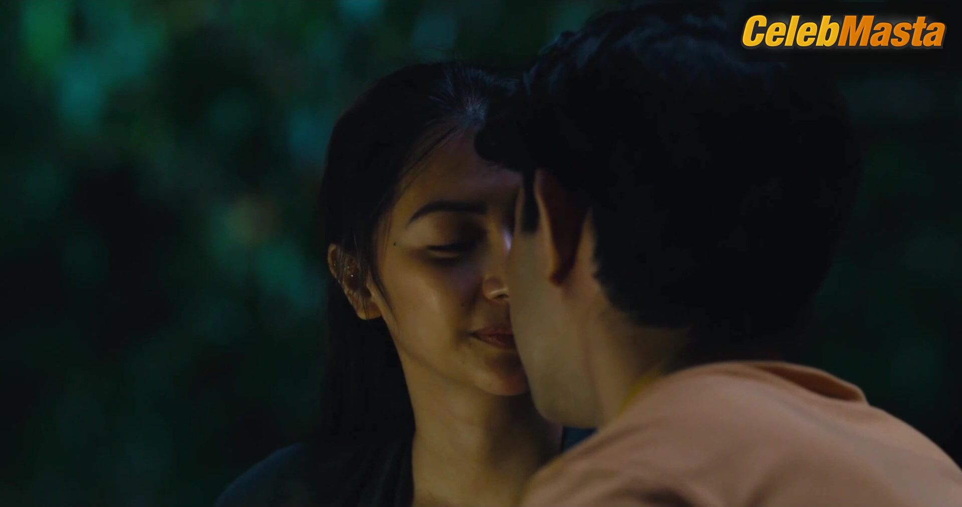 Rob Guinto Boobs Scene In Ligaw - Photo 2 of 5 photo 1