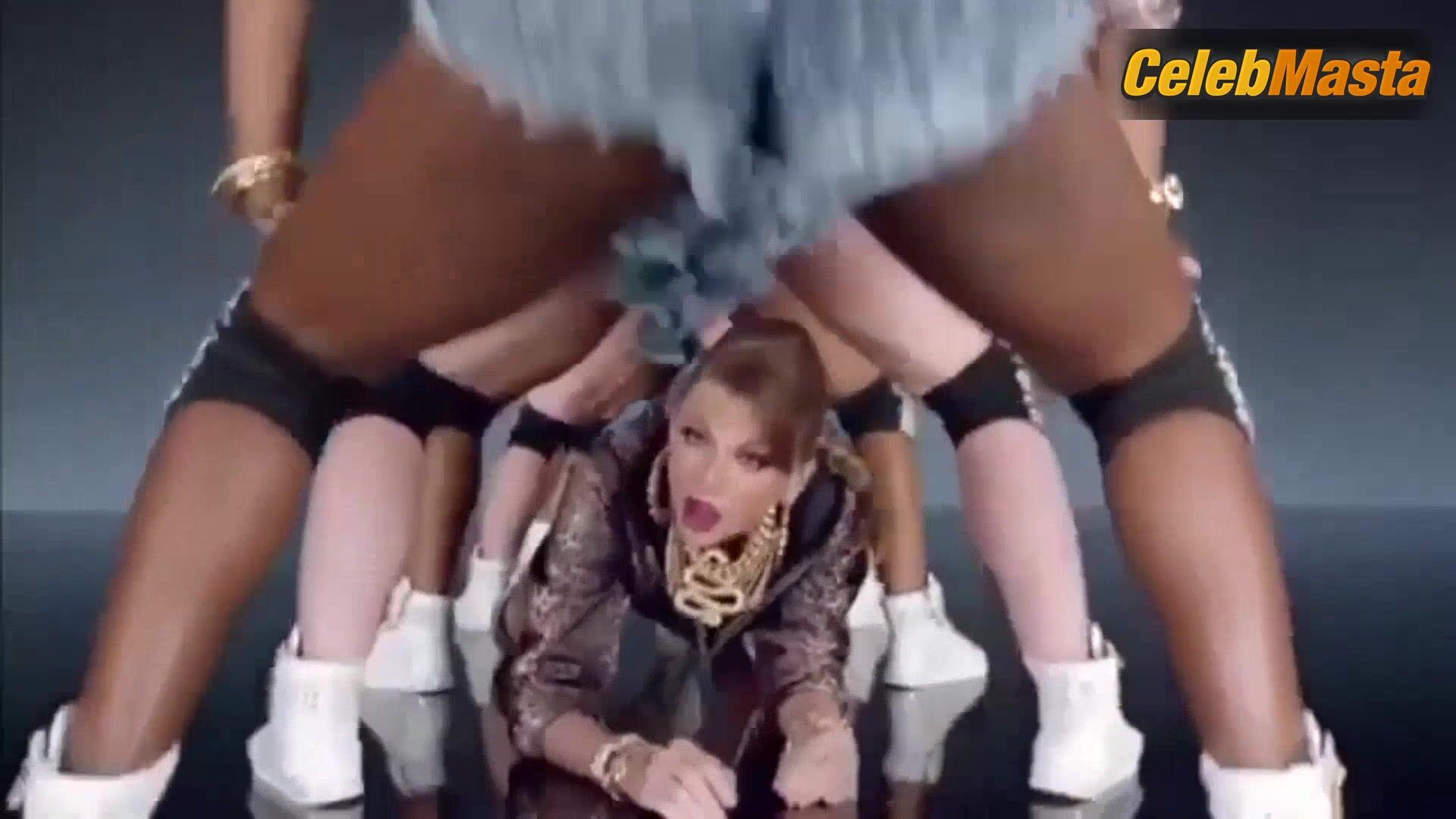 Jessica Alba Taylor Swift And Wet Boobs Scene In Omg Wet - Photo 1 of 5 photo 4