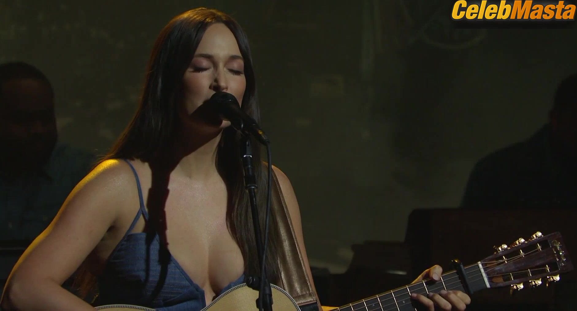 Kacey Musgraves Reveals All In A Hot Scene From Saturday - Photo 1 of 5