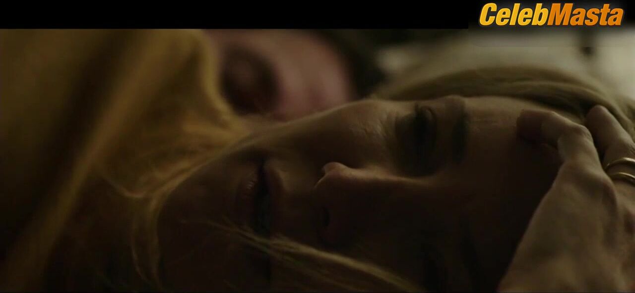 Kate Hudson ’s Thong Scene From Deepwater Horizon - Photo 2 of 5 photo 1
