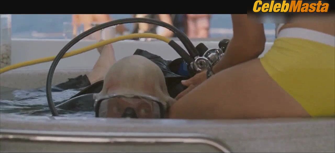Kate Hudson Sexy Scene From Fool’s Gold - Photo 2 of 5 photo 4