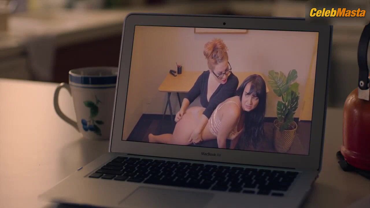 Kathryn Hahn Ass, Tits Scene In Mrs. Fletcher - Photo 3 of 5 photo 1