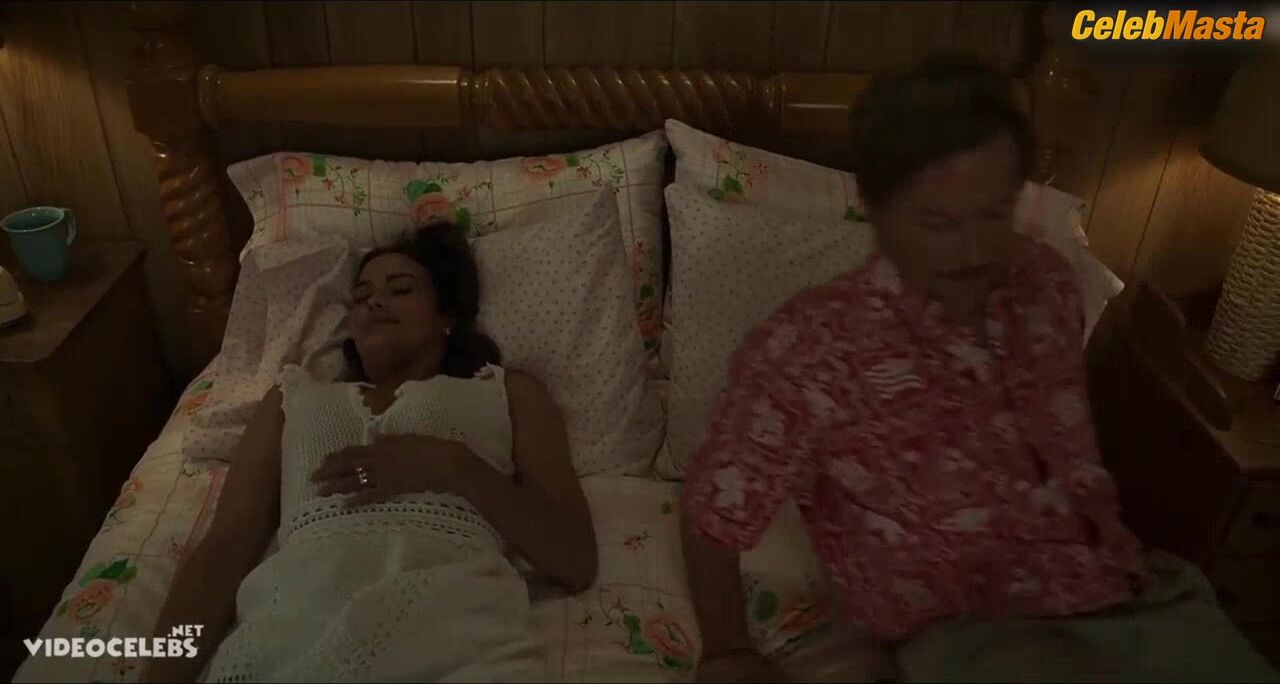 Kathryn Hahn ’s Tits Scene From The Do-over - Photo 3 of 5 photo 5