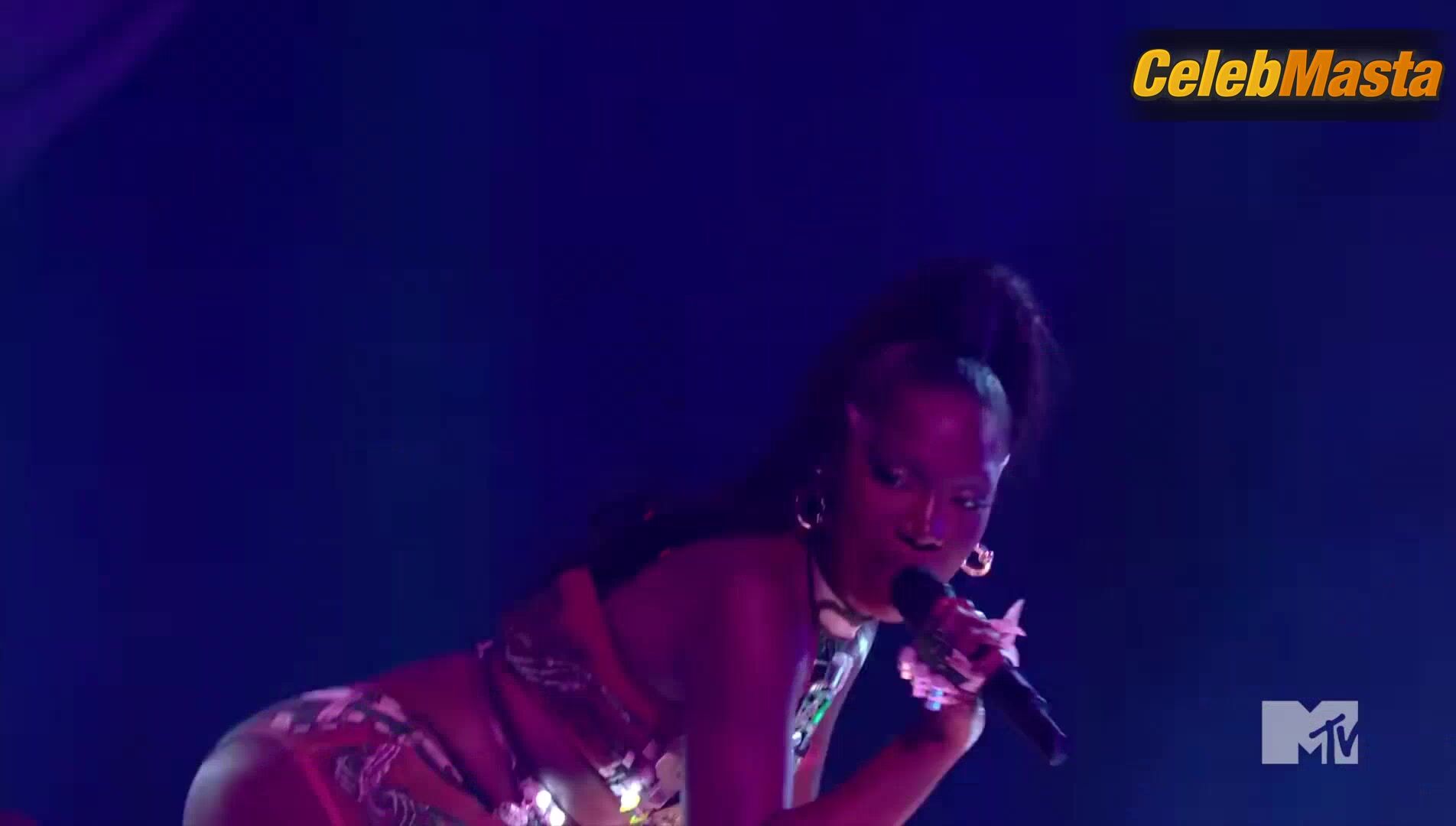 Doechii Katy Perry And ’s Lesbian Scene At Mtv - Photo 2 of 5 photo 1