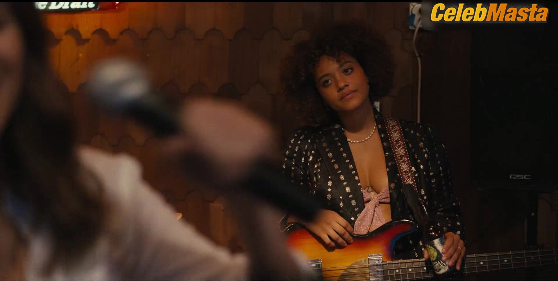 Alison Brie And Kiersey Clemons Hot Scene In Somebody I - Photo 1 of 5 photo 5