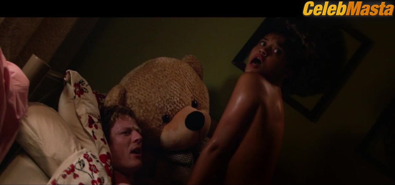 Kiersey Clemons ’ Sexy Scene From Flatliners - Photo 2 of 5