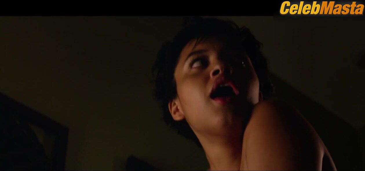 Kiersey Clemons ’ Sexy Scene From Flatliners - Photo 2 of 5 photo 4