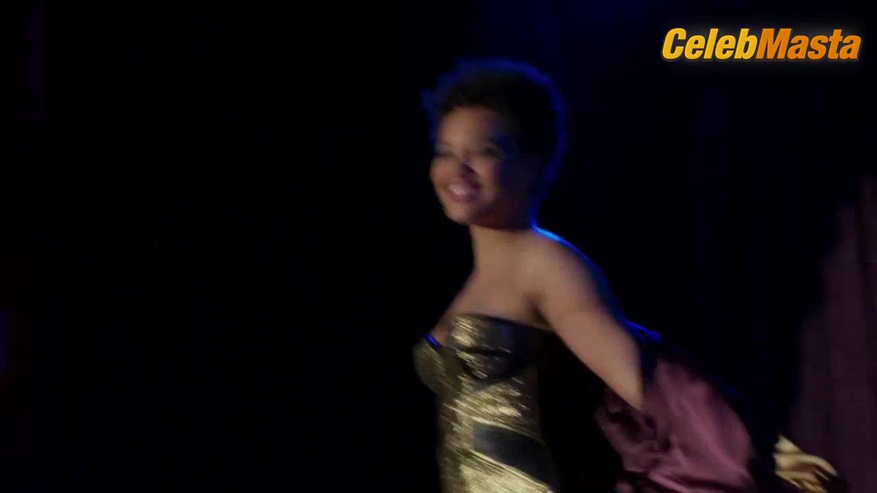 Kiersey Clemons ’s Underwear Scene In Easy - Photo 1 of 5 photo 2