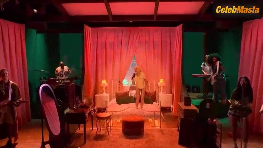 Sabrina Carpenter ’s Underwear Scene In Saturday Night - Photo 2 of 5