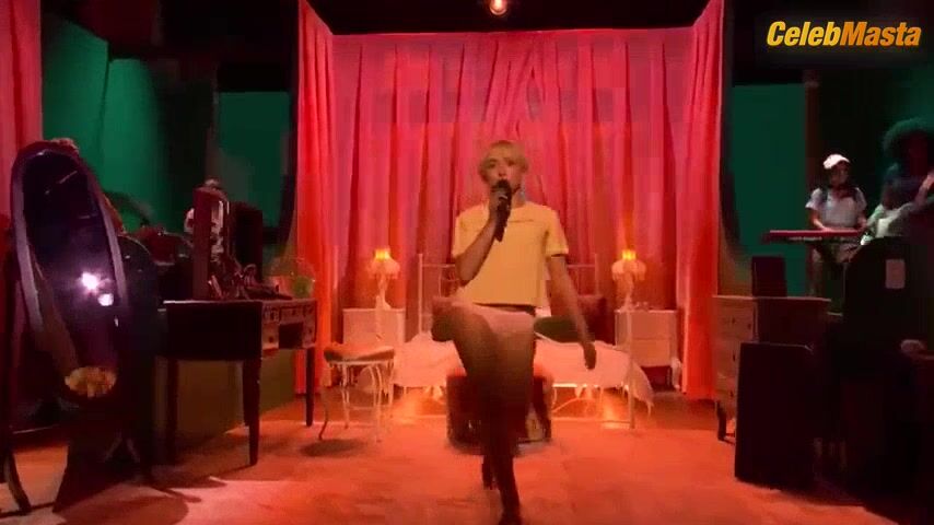 Sabrina Carpenter ’s Underwear Scene In Saturday Night - Photo 2 of 5 photo 5