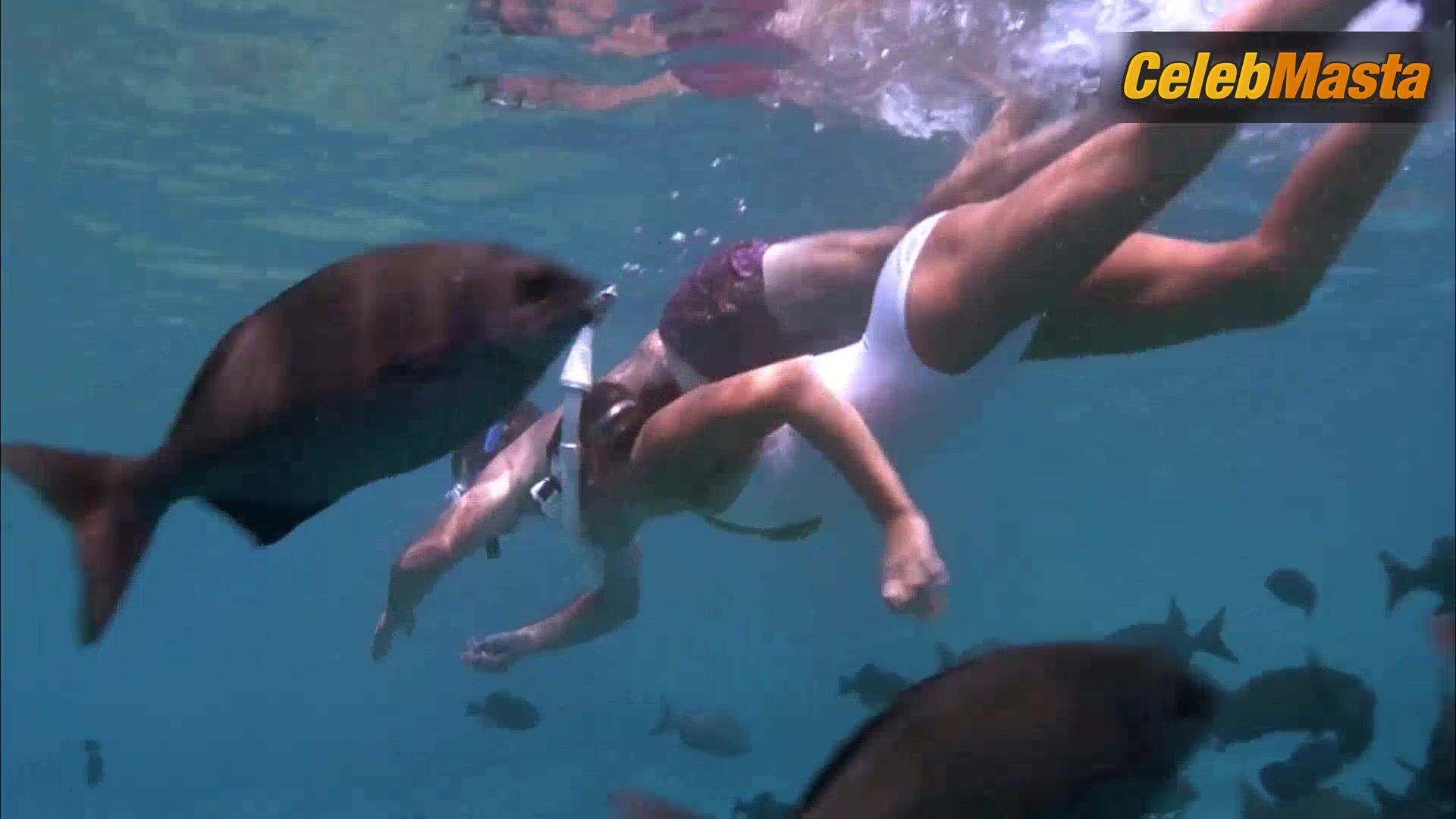 Sarah Jessica Parker Tits, Swimsuit Scene From Honeymoon In Vegas - Photo 3 of 5 photo 4
