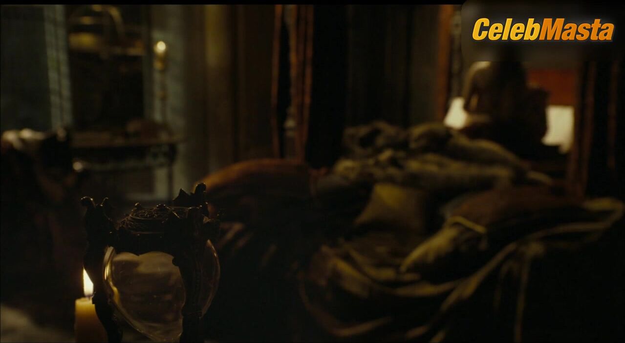Scarlett Johansson Sexy Scene From The Other Boleyn Girl - Photo 1 of 5