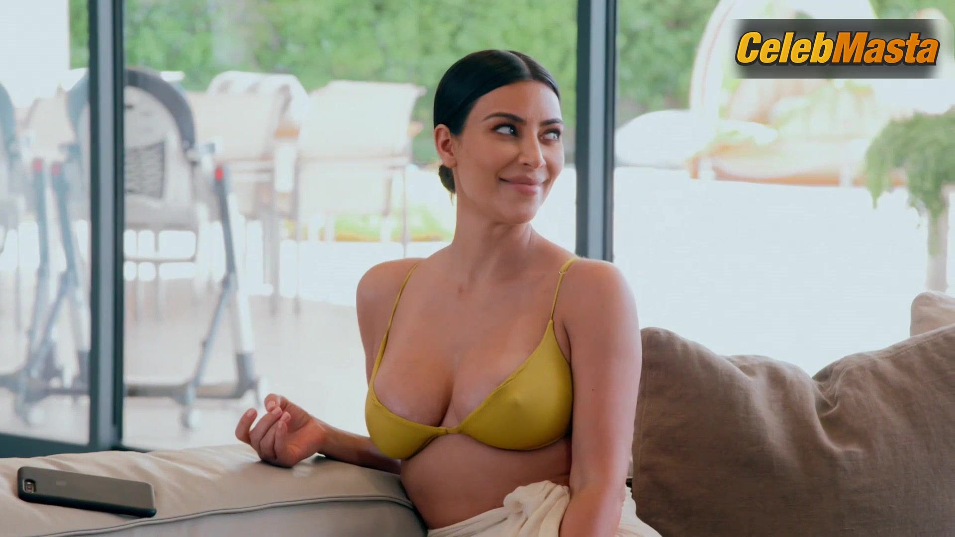 Khloe Kardashian Kim Kardashian West, Kourtney Kardashian And - Photo 3 of 5 photo 2