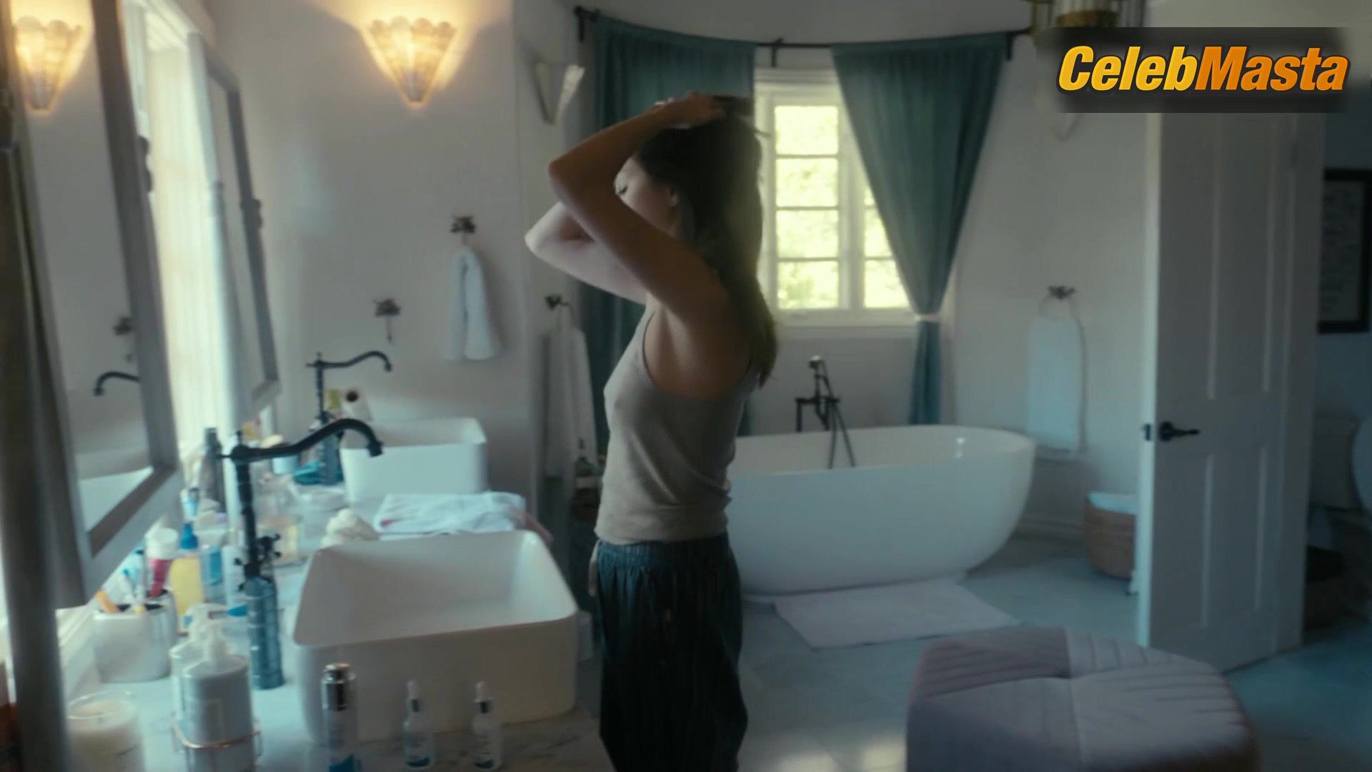 Selena Gomez Sexy Scene From : My Mind & Me - Photo 1 of 5