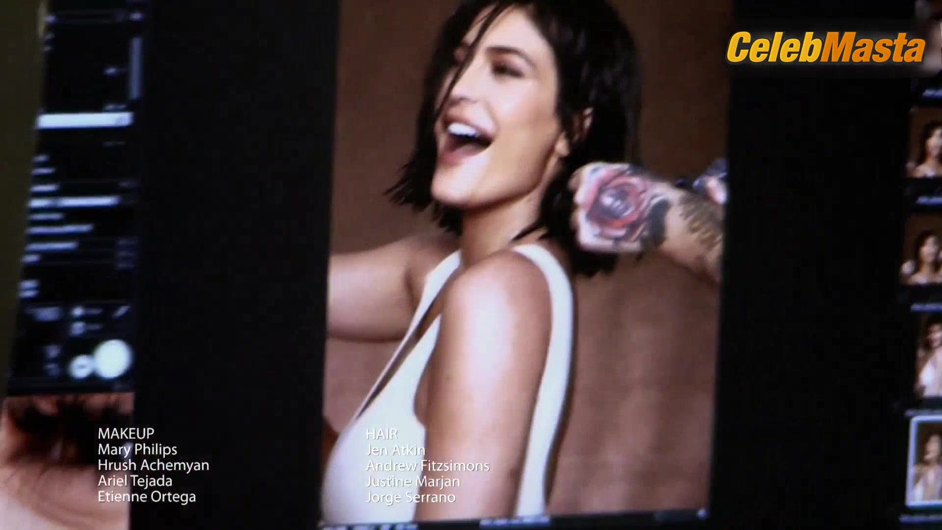 Kim Kardashian West And Kylie Jenner’s Underwear Scene In - Photo 1 of 5 photo 5