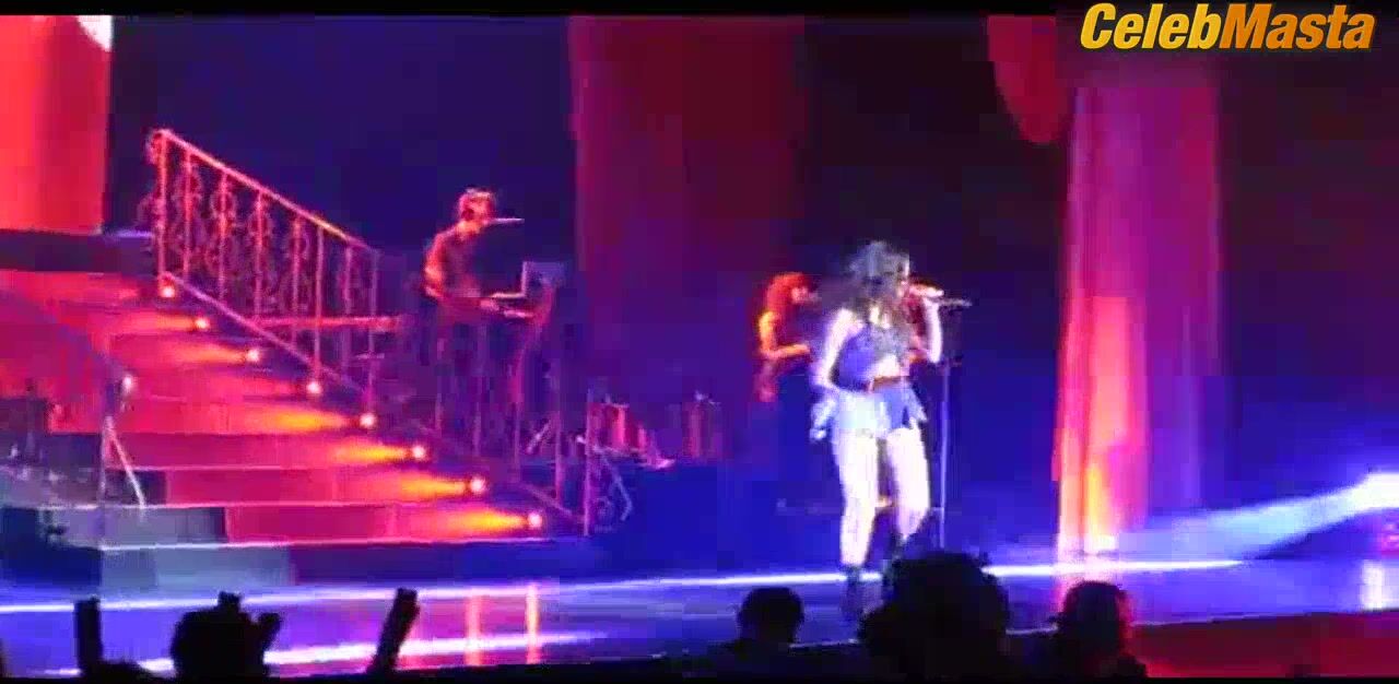 Selena Gomez Booty And Tits Scene From Love You Like A - Photo 1 of 5 photo 2