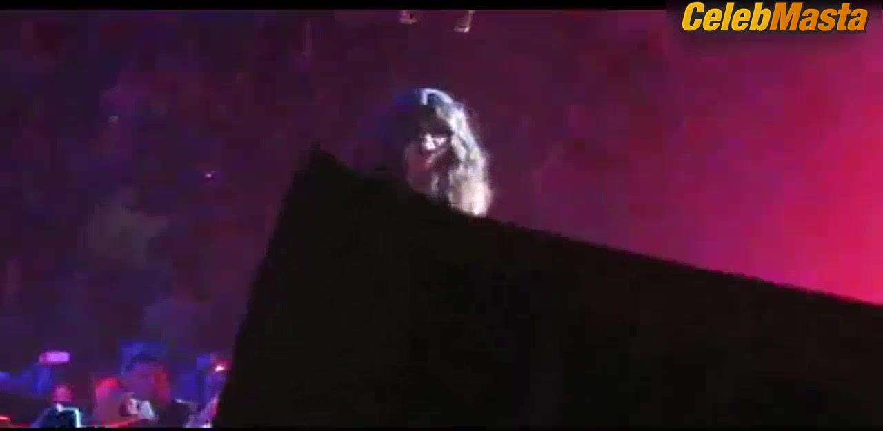 Selena Gomez Booty And Tits Scene From Love You Like A - Photo 1 of 5 photo 4