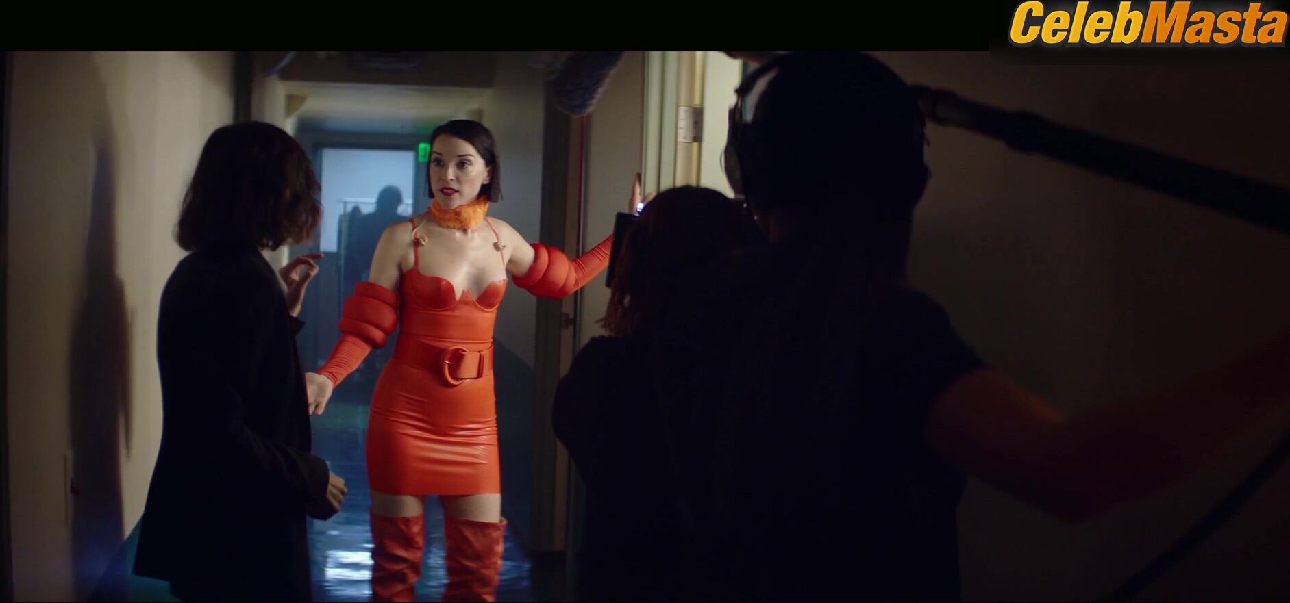 St. Vincent Reveals Sexy Scene In The Nowhere Inn - Photo 1 of 5 photo 5