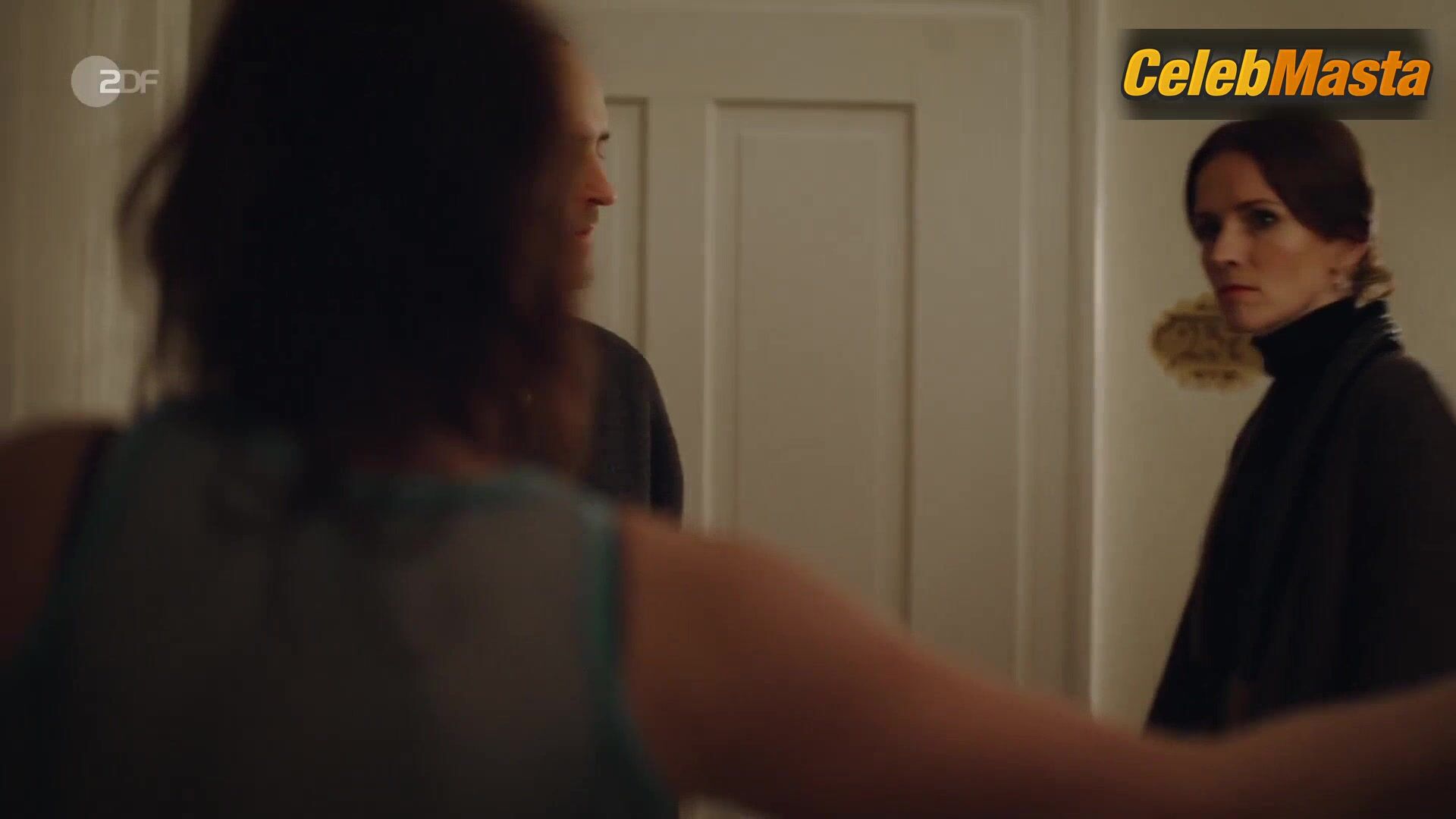 Oona Von Maydell ’s Tits, Swimsuit Scene In Sleeping Dog - Photo 4 of 5 photo 1