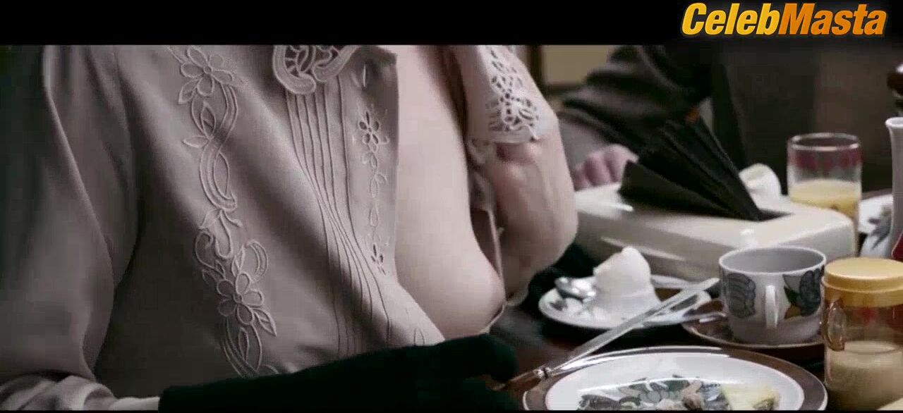 Julianne Moore And Oona Von Maydell Bare Boobs Scene In The - Photo 1 of 5