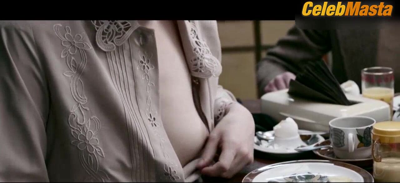 Julianne Moore And Oona Von Maydell Bare Boobs Scene In The - Photo 1 of 5 photo 4