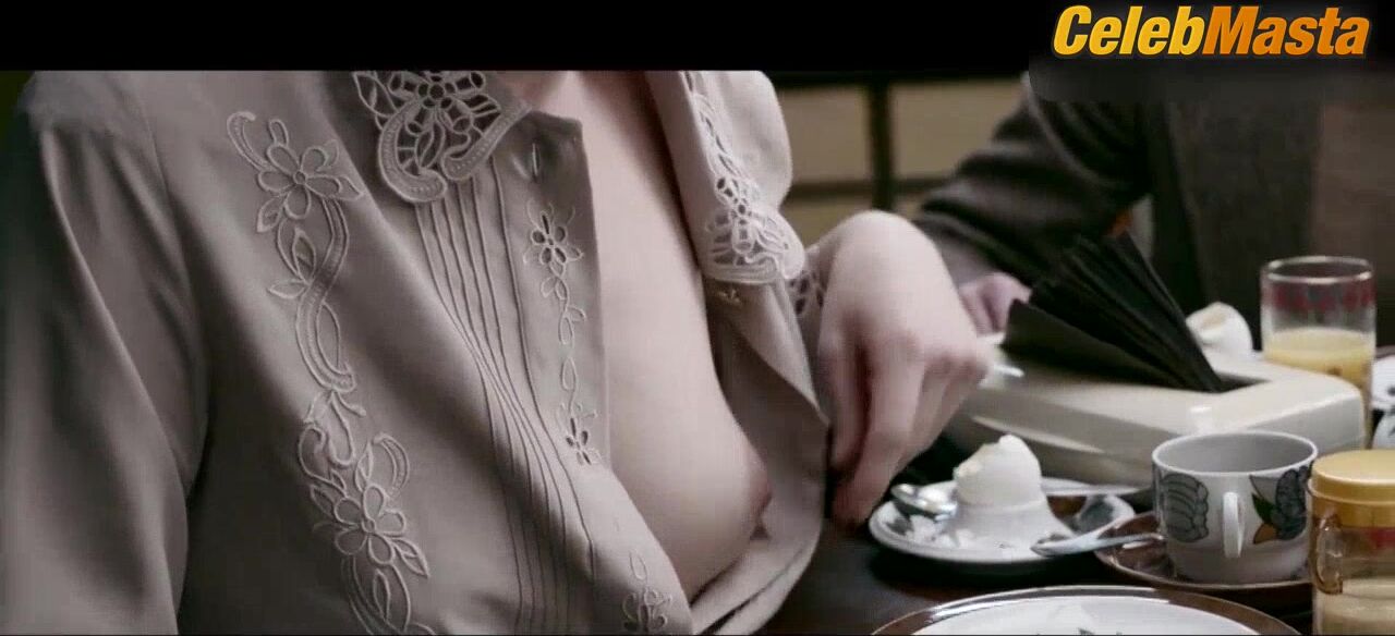 Julianne Moore And Oona Von Maydell Bare Boobs Scene In The - Photo 1 of 5 photo 5