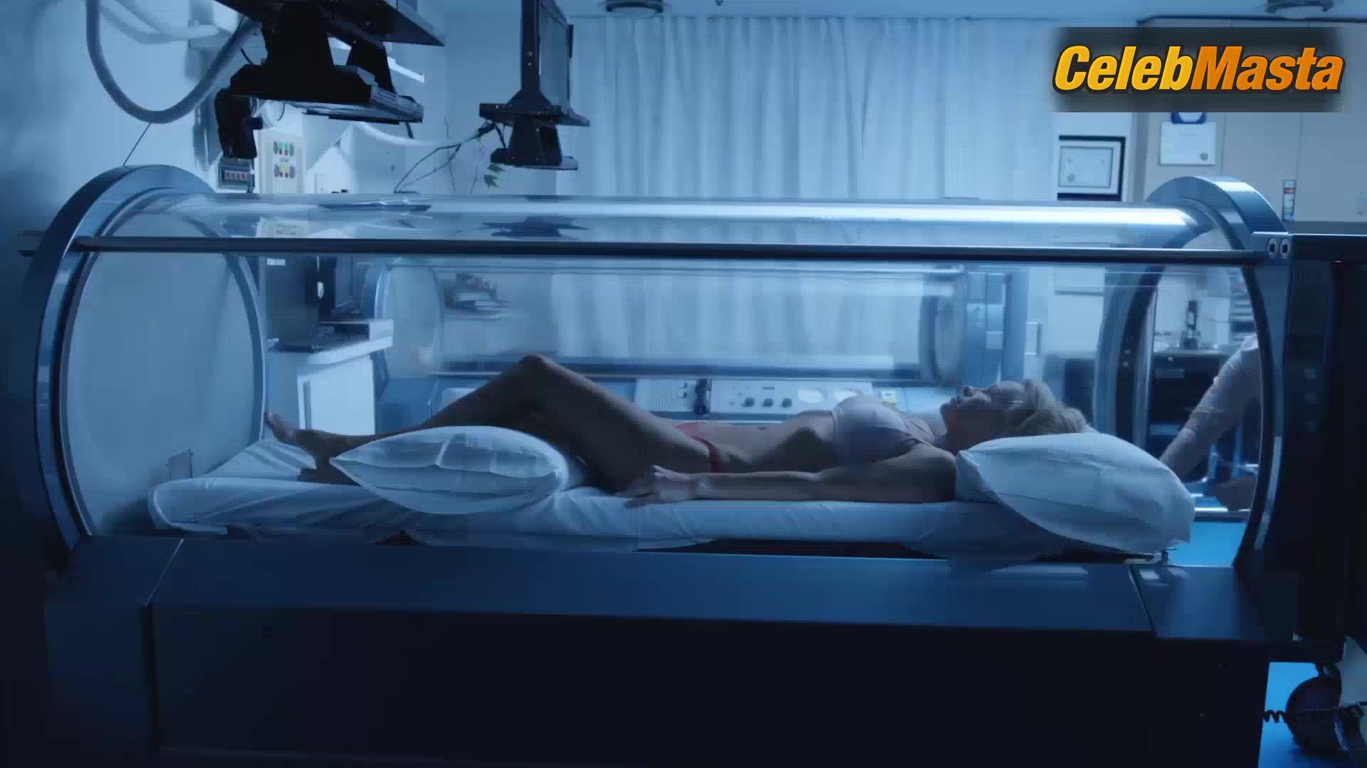 Pamela Anderson Swimsuit Scene From Connected - Photo 2 of 5 photo 1