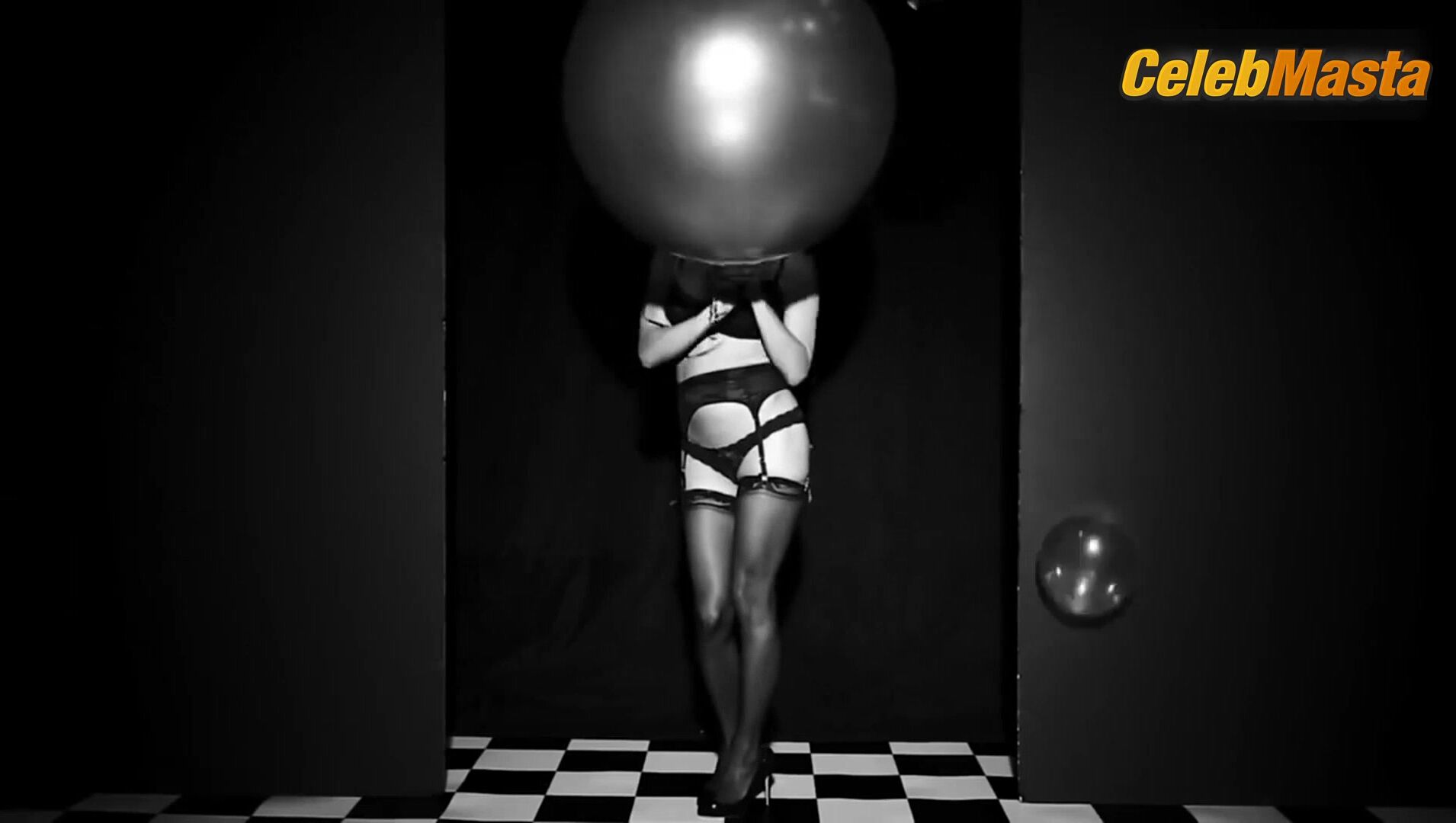 Pamela Anderson Ass, Tits Scene From Love Advent Calendar - Photo 2 of 5 photo 4