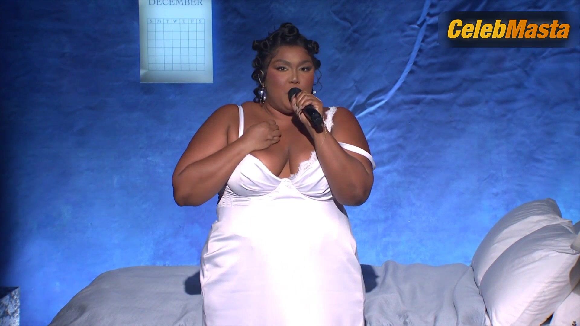 Lizzo ’s Hot Scene In Saturday Night Live - Photo 1 of 5 photo 5