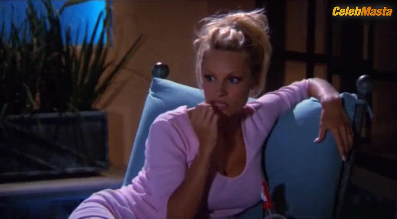 Pamela Anderson Tits, Swimsuit Scene In V.i.p. - Photo 1 of 5 photo 2