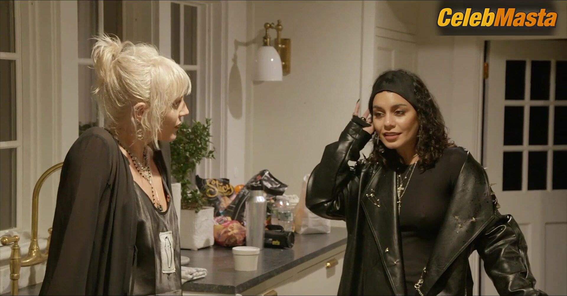 Gg Magree Vanessa Hudgens And Bare Scene In Dead Hot - Photo 2 of 5 photo 5