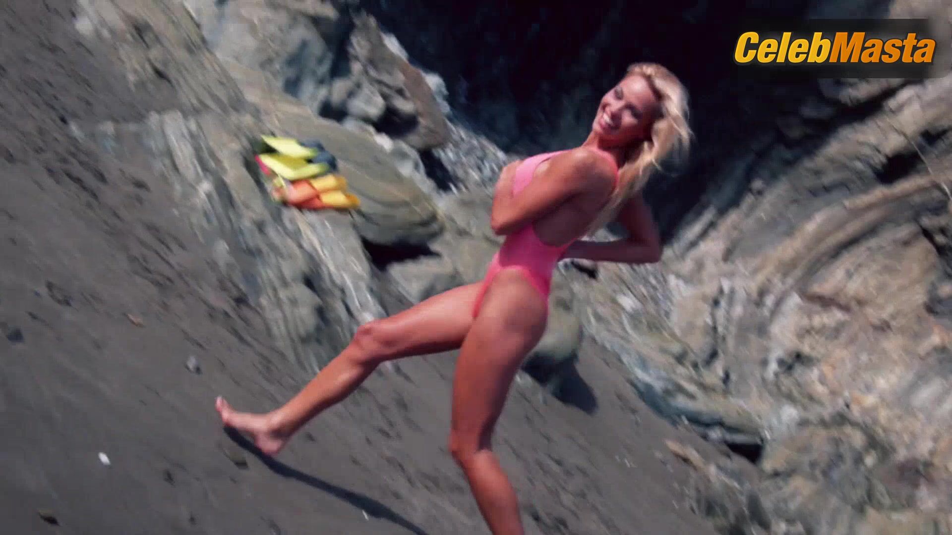 Pamela Anderson Bikini Scene In Baywatch - Photo 5 of 5 photo 4