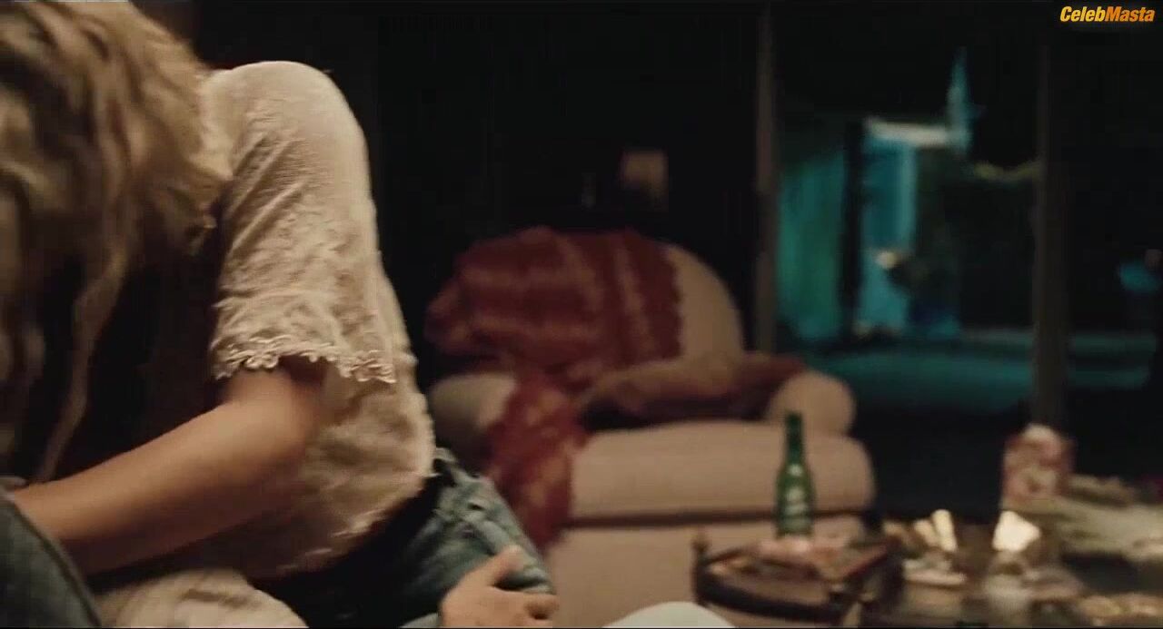 Maude Apatow Flaunts Ass, Tits In Euphoria Scene - Photo 3 of 5 photo 1