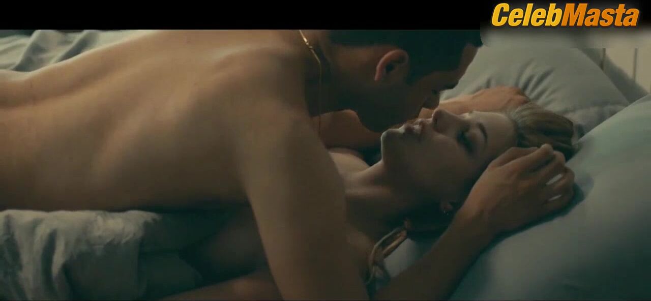 Melissa Benoist ’s Sexy Scene From Lowriders - Photo 2 of 5 photo 4