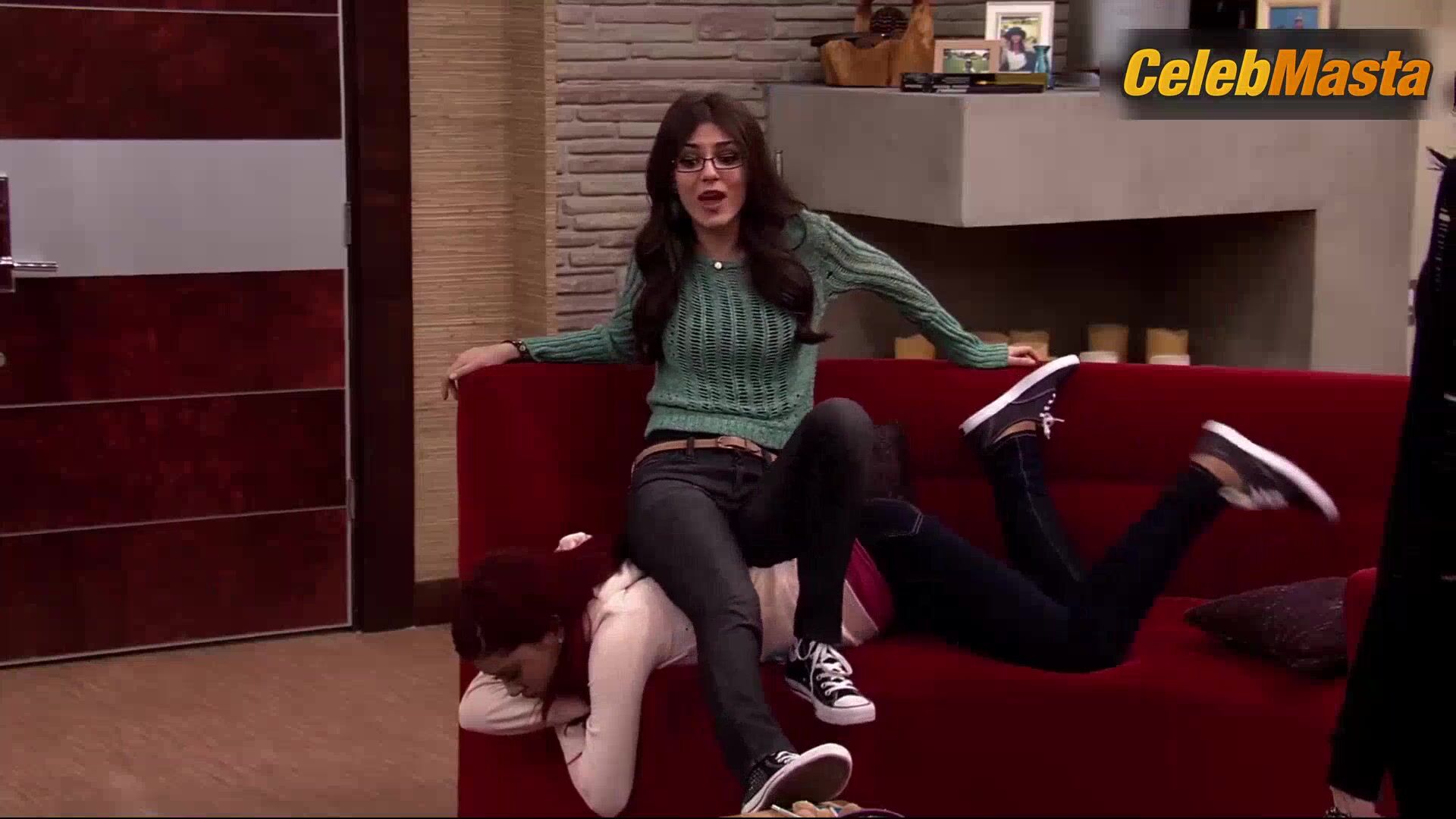 Victoria Justice ’s Sexy Scene In Victorious - Photo 2 of 5 photo 5