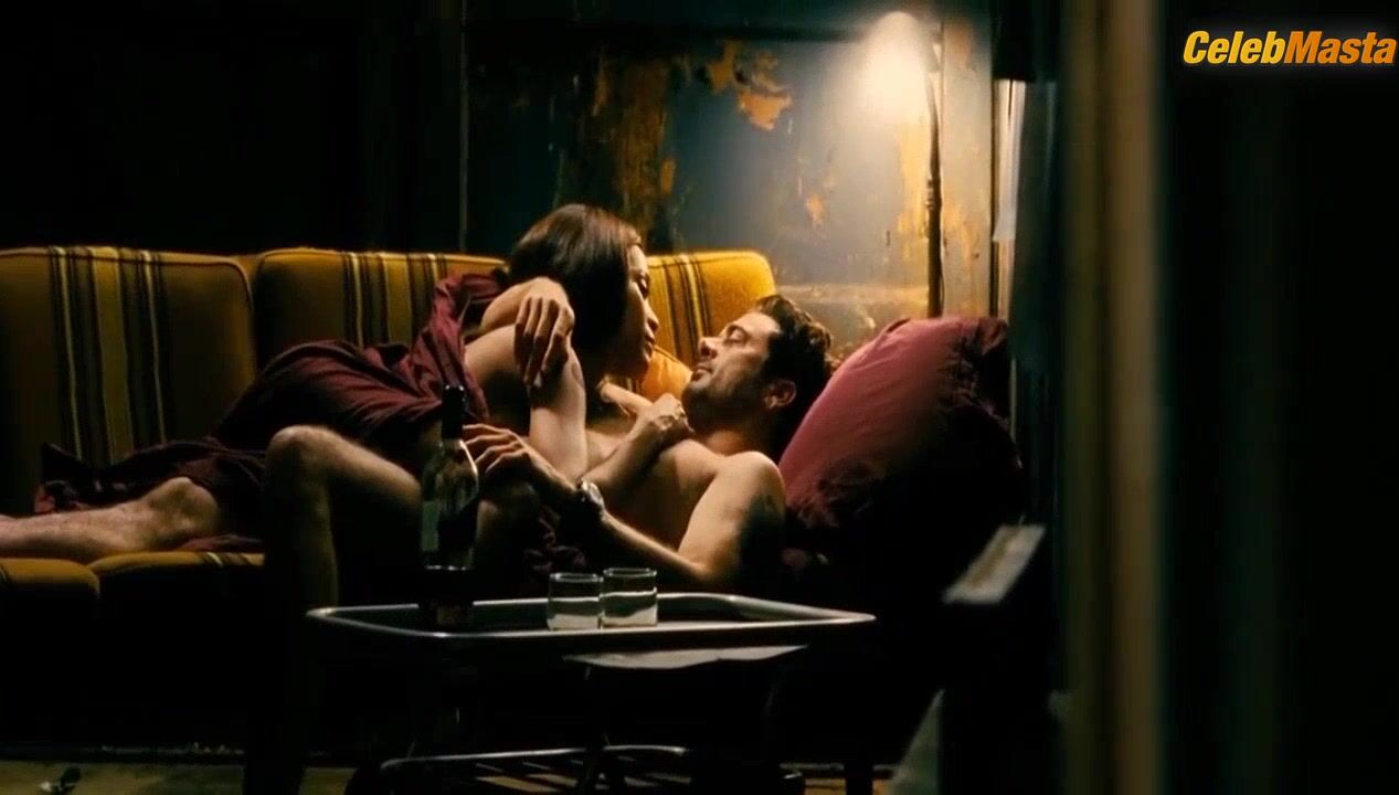 Zoe Saldana ’s Booty, Tits Scene In The Losers - Photo 2 of 5 photo 4