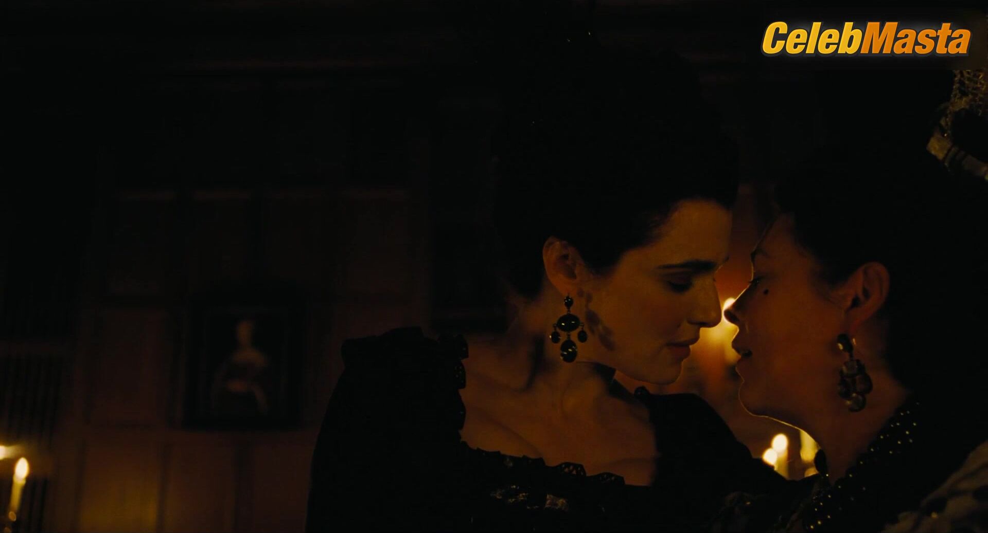 Olivia Colman Rachel Weisz And Get Lesbian Scene In The - Photo 2 of 5