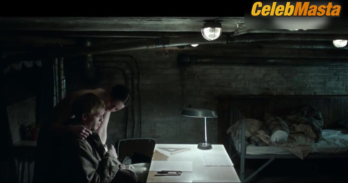 Julianne Moore And Oona Von Maydell Reveal Breasts Scene In - Photo 1 of 5 photo 2