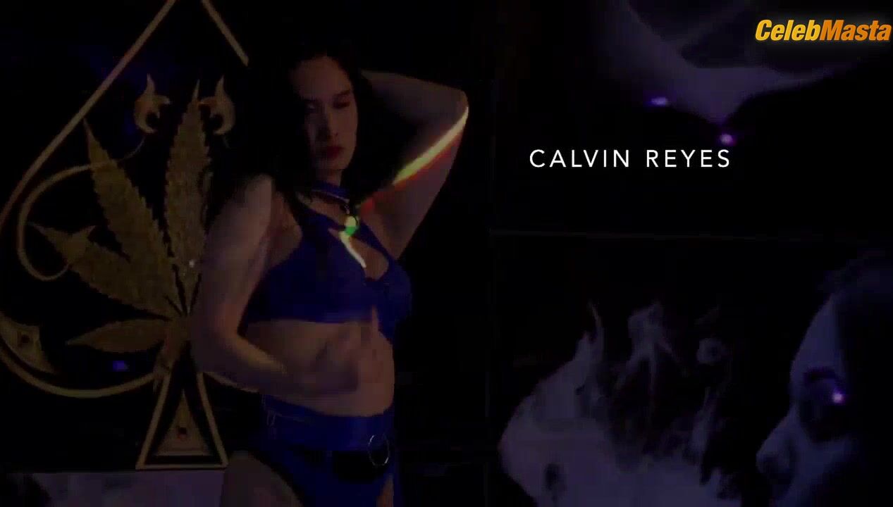 Rica Gonzales Boobs Scene In Dayo - Photo 2 of 5