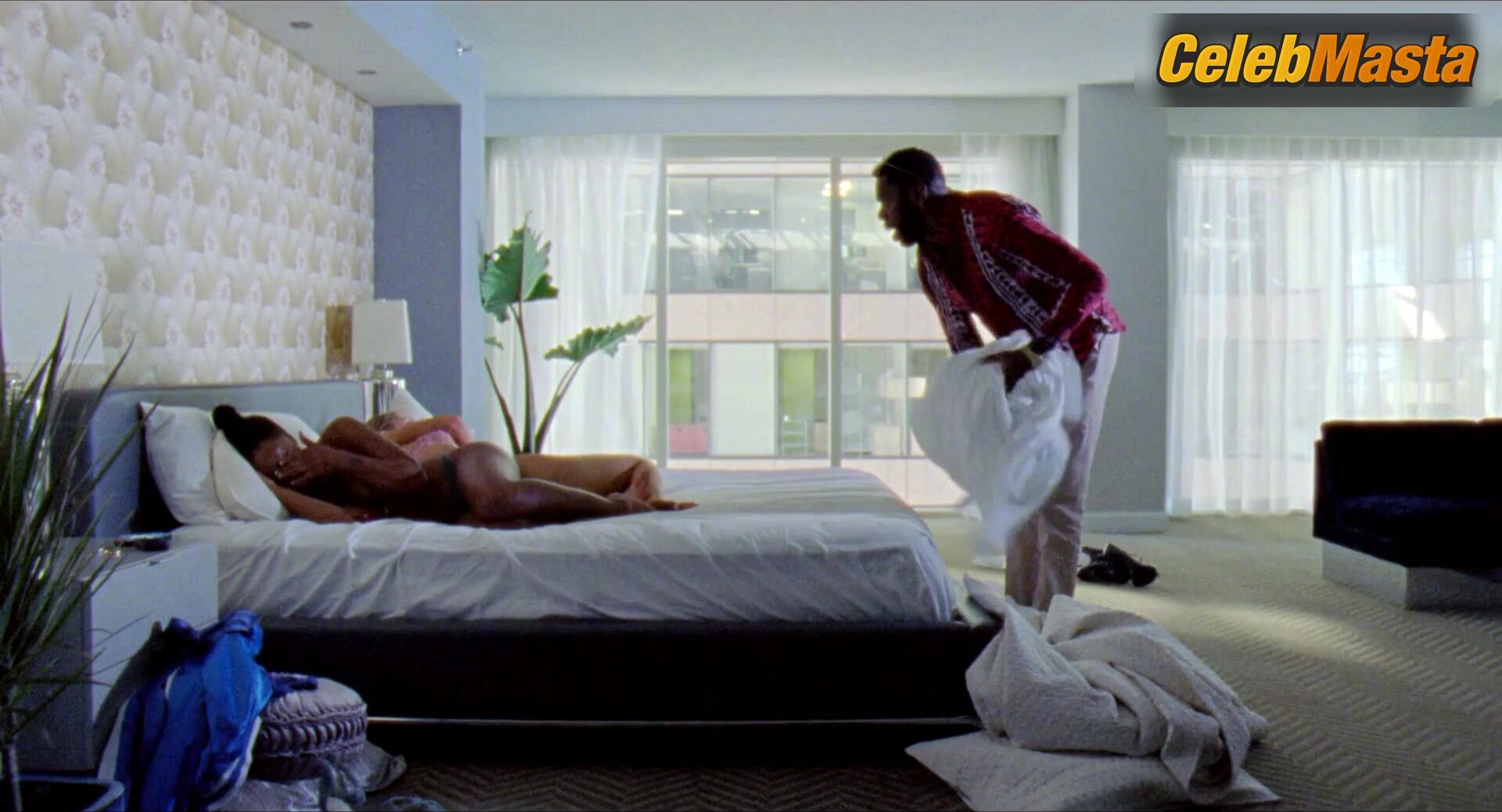 Riley Keough And Taylour Paige Underwear, Boobs Scene In - Photo 1 of 5 photo 2