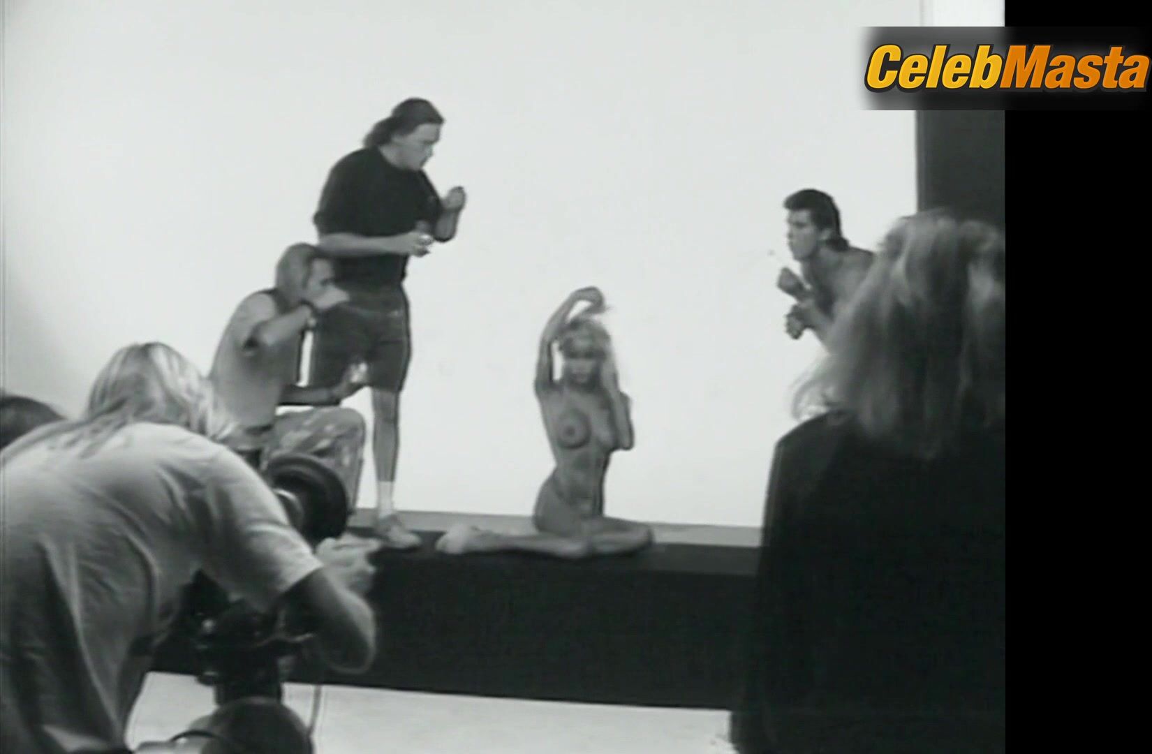 Pamela Anderson Boobs Scene In Pamela, A Love Story - Photo 2 of 5 photo 4