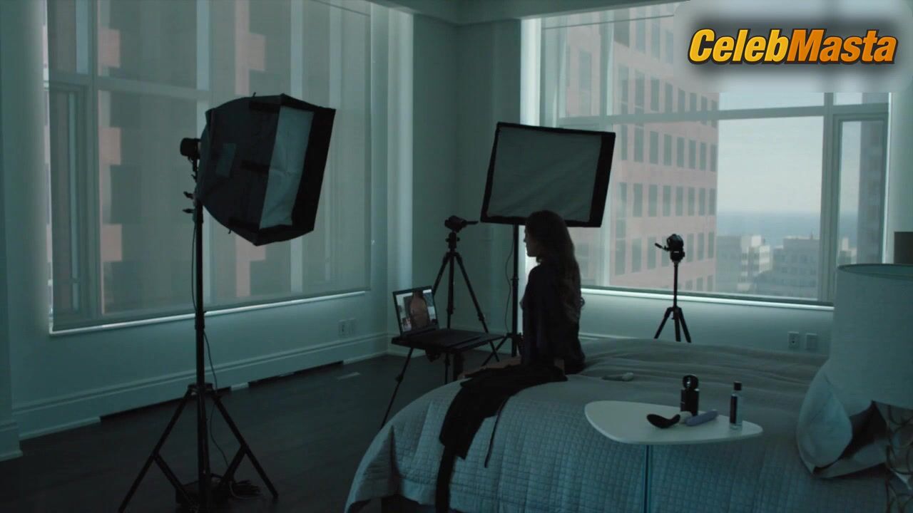Riley Keough Exposes Nude Scene In The Girlfriend - Photo 1 of 5