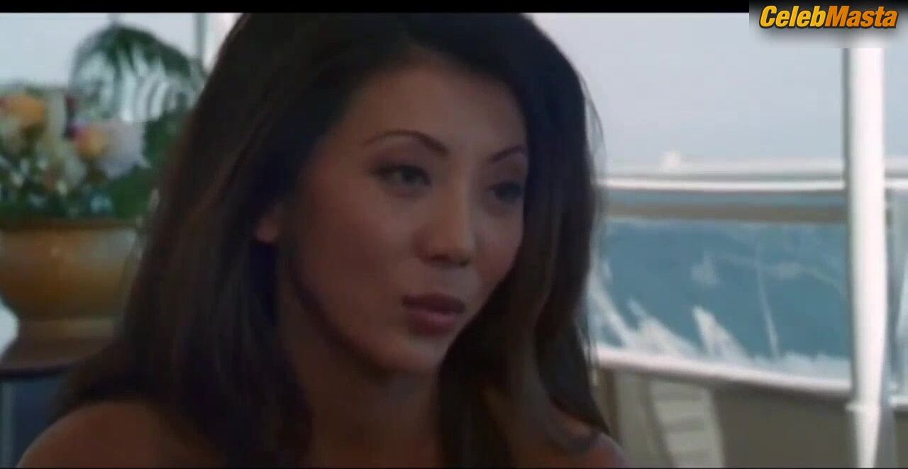 Karen Kim And Pamela Anderson Bares Boobs, Bikini - Photo 2 of 5 photo 5